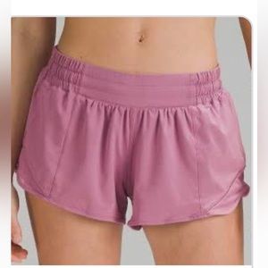 Lululemon Hotty Hot Short low rise 2.5’’ WORN ONCE